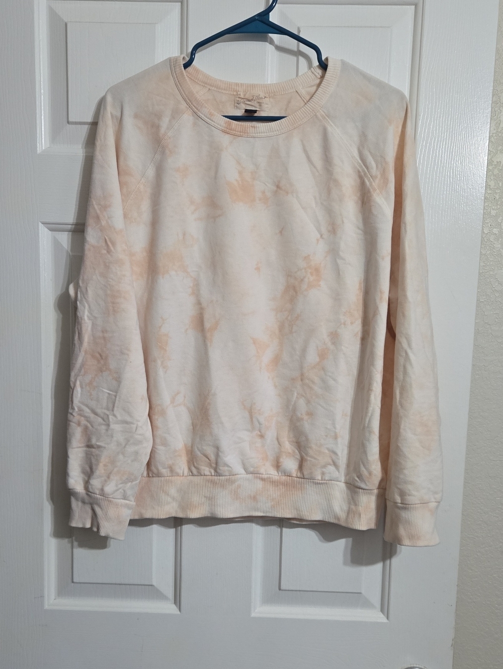 Universal Thread Cream and Light Peach Tie-Dye Crewneck Sweater